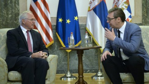 VUČIĆ SE SASTAO SA HILOM: Razgovor sa američkim ambasadorom u zgradi Generalnog sekretarijata predsednika Republike (FOTO)