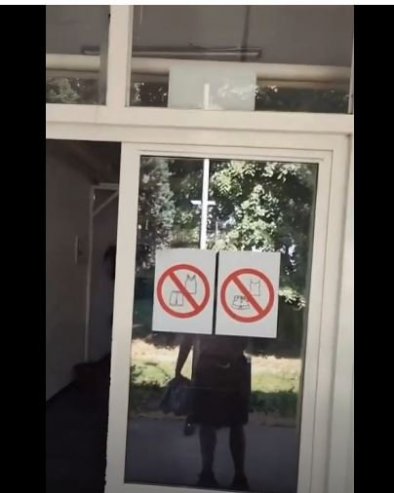 NE SMEM U ŠORTSU U ŠKOLU? DOBRO, ONDA ĆU OVAKO: Srpski tinejdžer odlučio da prekrši pravila na nesvakidašnji način (FOTO)