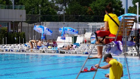 АКО БУДЕ СУНЦА  БРЧКАЊЕ САМО  НА 25. МАЈУ: Већина спортских центара крајем августа завршила летњу сезону купања на отвореним пливалиштима