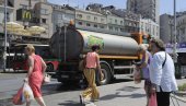 ЦИСТЕРНЕ СА ВОДОМ ШИРОМ ГРАДА: Због најављеног тропског таласа