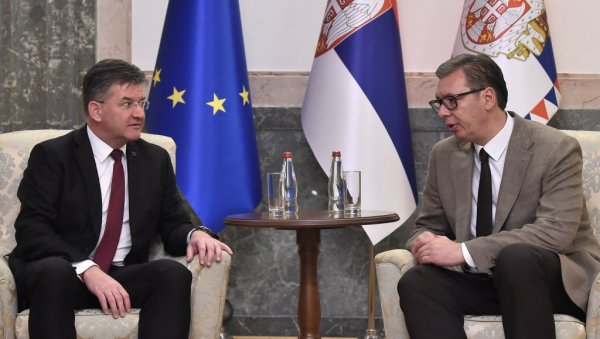 ПОЧЕО САСТАНАК ВУЧИЋА И ЛАЈЧАКА: Ускоро важно обраћање председника Србије