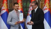 KARAĐORĐEVA ZVEZDA NADAHNJUJE I DAJE SMISAO: Biković se oglasio, počastvovan odlikovanjem koje mu je uručio Vučić (FOTO)