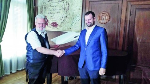 RUVARAC VUKADINOVIĆU: U Matici srpskoj uručena nagrada za istoriju