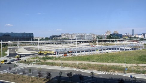 МАШИНЕ И РАДНИЦИ ДОШЛИ И - ОТИШЛИ: После изјаве градоначелника Александра Шапића да ће град преузети градњу аутобуске станице у Блоку 42