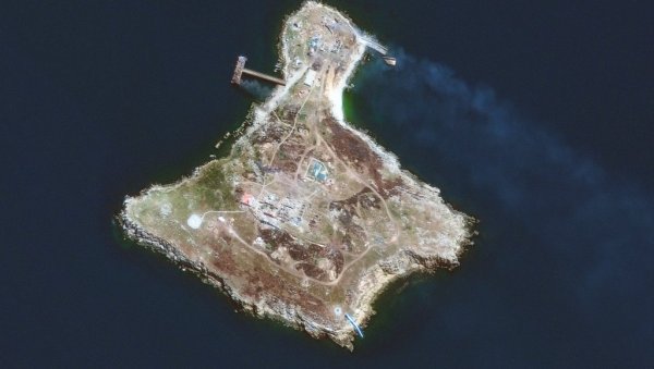 УКРАЈИНЦИ СУ СЕ ПРЕРАНО РАДОВАЛИ: Војни експерти открили зашто су Руси напустили Змијско острво