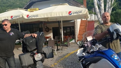 SRBIN I HRVAT NA POKLONJENJU KNEZU LAZARU: Dva prijatelja iz Švajcarske, poreklom iz Kosovske Kamenice i Bugojna, motorima došli na KiM