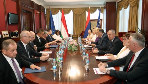 FIRMAMA 35 MILIONA EVRA: Ministar spoljnih poslova Mađarske u poseti Banjaluci