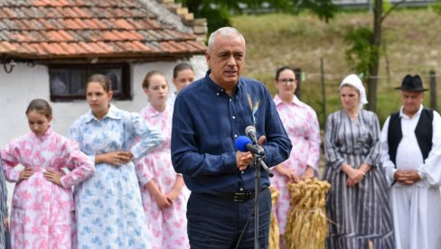 Gradonačelnik Bakić poželeo žeteocima dobar ris i kvalitetnu žetvu