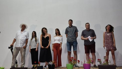 KIKINĐANI VOLE KNJIGE: Festival kratke priče “Kikinda šort” počeo sinoć, pisci večeras u Beogradu