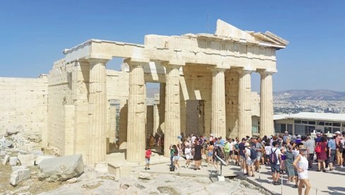 GRČKA SA MORA SJAJI LEPŠE NEGO SA KOPNA: Naš reporter na krstarenju Egejom, na početku prvog ovogodišnjeg turističkog špica