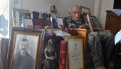 NE SAVIJAJTE GLAVU PRED NEDOSTOJNIMA NAŠE SLAVE: Sa Đorđem Mihailovićem (94), legendarnim čuvarem Zejtinlika, u domu u Solunu (VIDEO)