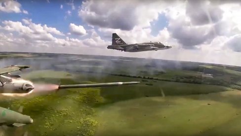 РУСКИ ЛЕТЕЋИ ТЕНК: Совјетски јуришни авион су-25 Frogfoot лети у најопасније мисије (ВИДЕО)