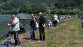 ДРУЖЕЊЕ ПРЕЧЕ ОД РЕЗУЛТАТА: Сусрети српских и црногорских риболоваца код Пријепоља на Лиму