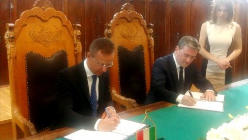 СЕЛАКОВИЋ И СИЈАРТО У СУБОТИЦИ: Србија и Мађарска потписале споразум о граничној контроли (ВИДЕО)