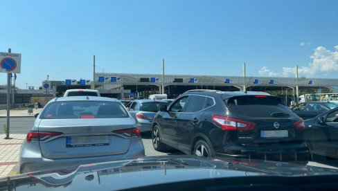 БЛОКИРАН ЕВЗОНИ: Протест пољопривредника паралисао Грчку