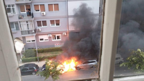 ВАТРЕНА СТИХИЈА НА ВРАЧАРУ: Запалио се ауто у Крунској улици, пламен захватио још један аутомобил! (ФОТО/ВИДЕО)