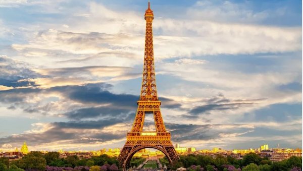 КУЛА ЈЕ БЕСПРЕКОРНА: Огласио се директор Ајфеловог торња, после навода да је симбол Париза у лошем стању