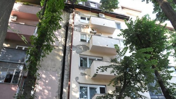 СТАНАРИ ОСТАЈУ У ДОМОВИМА: На јесен треба да почне обнова улеглих зграда у земунској улици Милана Узелца