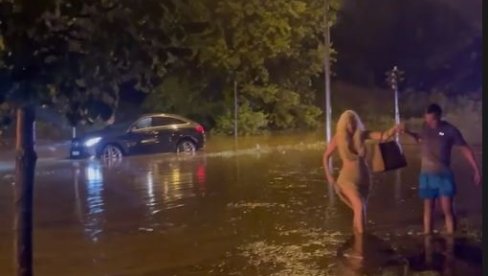 OSTALA SAM ZAGLAVLJENA U VODI: Karleuša se oglasila i opisala dramu zbog poplave- Ćerku, tetku i mene su spasavali