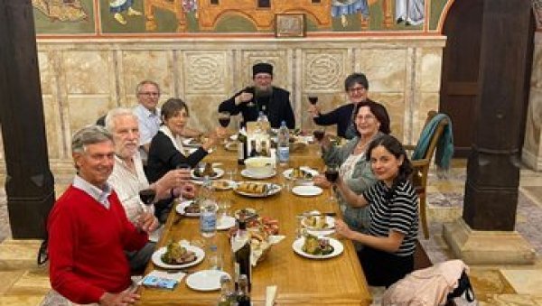 ПОСЕТА ВИСОКИМ ДЕЧАНИМА: Делегација за очување културног наслеђа „Европа ностра” обишла српску светињу