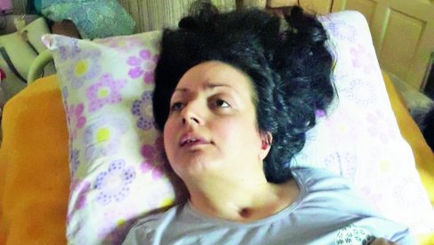 ПРАВА ТЕРАПИЈА ПОДИГЛА БИ НАШУ ИВОНУ: У Кузмину код Косова Поља, жена осам година живи у будној дијабетској коми
