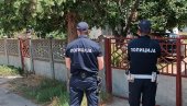 ПРВЕ СЛИКЕ И СНИМЦИ СА МЕСТА ЗЛОЧИНА У ЗМАЈЕВУ: Комшије убијених нису ништа чуле - полиција обавља увиђај (ФОТО/ВИДЕО)