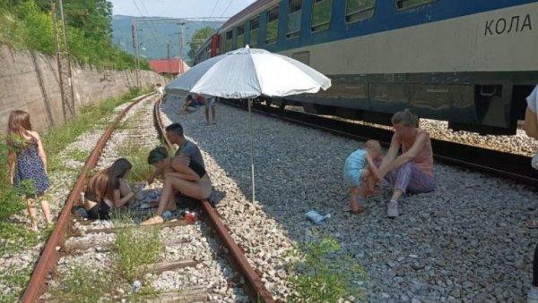 УЗ КОМПОЗИЦИЈУ - ДВЕ ЛОКОМОТИВЕ: Србија воз од незгоде са кваром воза на линији Београд - Бар увео нову праксу