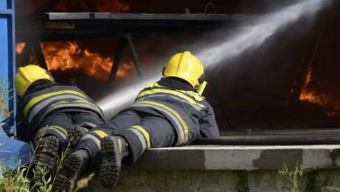 TRAGEDIJA KOD TUTINA: Vatrena stihija gutala objekat, vatrogasci prilikom gašenja pronašli telo