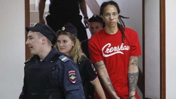 ГРИНЕР ПРИЗНАЛА КРИВИЦУ: Америчка кошаркашица на суду изјавила да је случајно унела дрогу у Русију, чека је затвор или размена затвореника