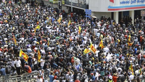 NEVEROVATNE FOTOGRAFIJE SA ŠRI LANKE: More demonstranata opkolilo rezidenciju predsednika
