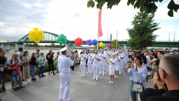 ПОЧЕО КАРНЕВАЛ БРОДОВА У БЕОГРАДУ: Присутан велики број домаћих посетилаца као и туриста из иностранства