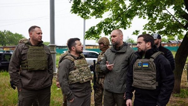 ЕЛИТА СА МАЈДАНА НАВУКЛА ПАНЦИРЕ ДА ИЗБЕГНЕ ЗАТВОР: Украјински политичари сликањем у униформи заташкавају корупционашке и криминалне афере