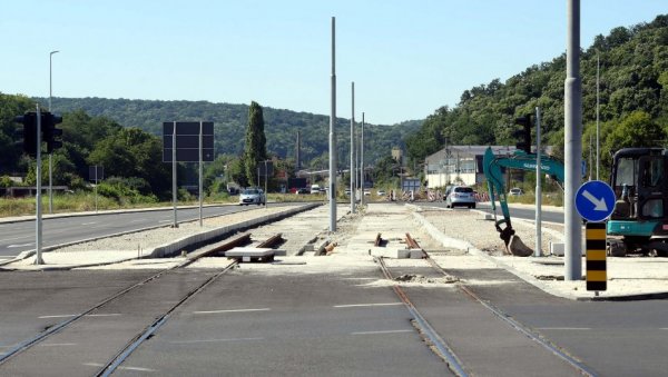 ШИНЕ САД НА СРЕДИНИ ПУТА: Трамвајска рута махом се мења приликом реконструкције саобраћајница