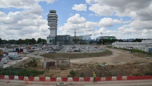 МОМИРОВИЋ: Модернизација београдског и нишког аеродрома донеће раст броја путника и нова радна места