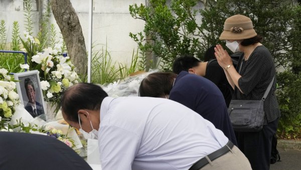 ПУТИН НЕЋЕ ПРИСУСТВОВАТИ САХРАНИ АБЕА Песков: Председник не планира да посети Јапан