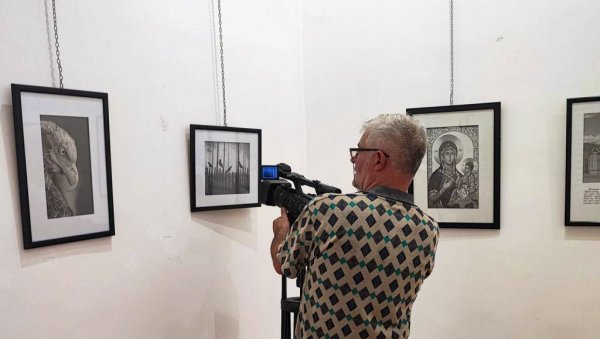 ИЗЛОЖБА ГРАФИКА ЋУПРИЈСКОГ УМЕТНИКА: Црно-бели свет у Параћину још три дана