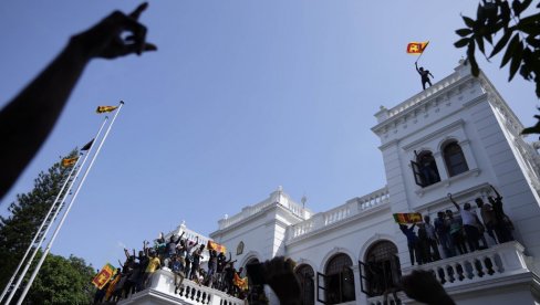 NASTAVIĆEMO NAŠU BORBU: Protestanti na Šri Lanki napuštaju predsedničku palatu