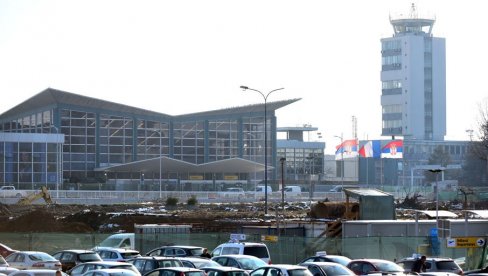 MUŠKARAC UMRO NA AERODROMU NIKOLA TESLA: Pozlilo mu kad je izašao iz aviona