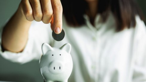 БАНКАРИ ТРЉАЈУ РУКЕ, А ЉУДИ СЕ ЗАДУЖУЈУ: Ево на шта највише троше паре од кредита, многе ће изненадити