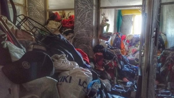 ДЕПОНИЈА У СТАНУ ЈЕ БРИГА КОМШИЛУКА: Околина људи који у свом дому сакупљају ђубре потпуно је беспомоћна