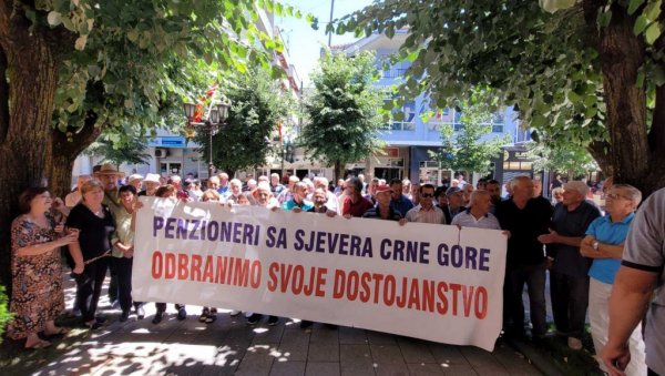 НАЈНИЖА ПЕНЗИЈА У ЦРНОЈ ГОРИ ДА БУДЕ 350 ЕВРА: Протест пензионера у Бијелом Пољу