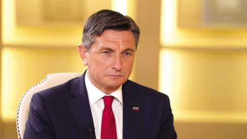 BUKET ZA JUBILEJ: Borut Pahor obradovao dugogodišnju saradnicu