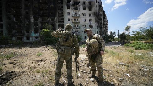 (УЖИВО) РАТ У УКРАЈИНИ: Украјинци остављају оружје и рањене, Руси одбили напад на Мелитопољ