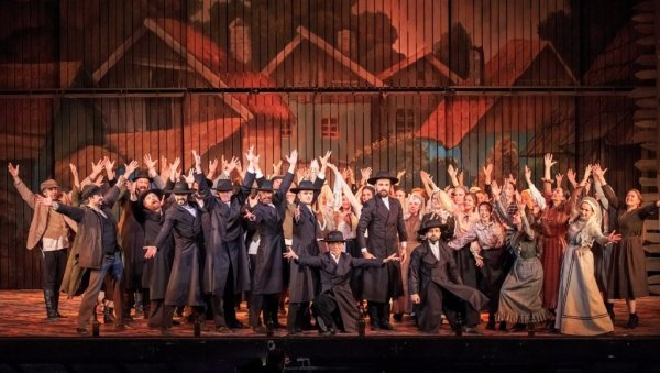 ВИОЛИНИСТА СПУШТА ЗАВЕСУ: Фестивал музичког театра у Софији затвара мјузикл у режији Небојше Брадића