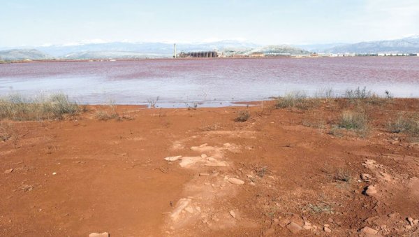 ЦРВЕНИ МУЉ - ЦРНА ТАЧКА: Базен прашине поред Комбината алуминијума и даље проблем за мештане дела Зете