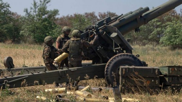 РАД ТЕШКЕ АРТИЉЕРИЈЕ ДНР: Како 152 мм топови мељу украјинску одбрану код Авдејевке