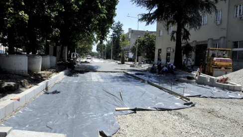 KEJ KAO NOV DO AVGUSTA: Radovi na rekonstrukciji ulice u Zemunu napreduju prema planu