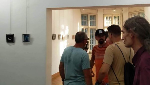 ПУТУЈУЋА ИЗЛОЖБА УЛУПУДС-А: „Мали формати“, после Ариља, од вечерас у Параћину