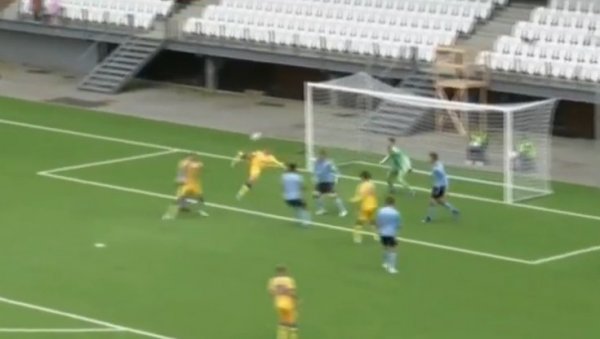 КАКАВ ГОЛ, СТРАШАН ГОЛ! Маказице бившег играча Звезде о којима бруји Европа (ВИДЕО)