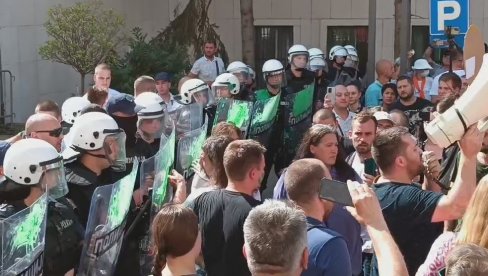 ODGOVARAĆE SVAKO KO JE SPROVODIO NASILJE: Analitičari o aktivistima koji su pravili incidente u Novom Sadu tokom sednice Skupštine grada